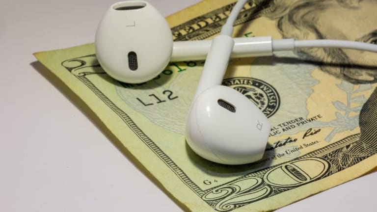 Apple threatens to upend podcasting’s free, open architecture