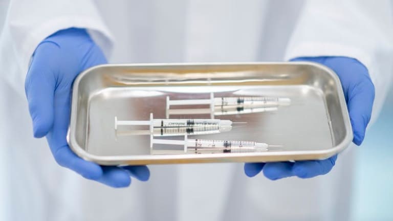US is split between the vaccinated and unvaccinated – and deaths and hospitalizations reflect this divide