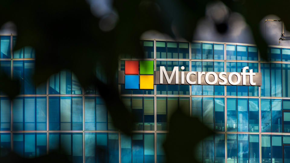 Microsoft Slumps On Muted Cloud Outlook