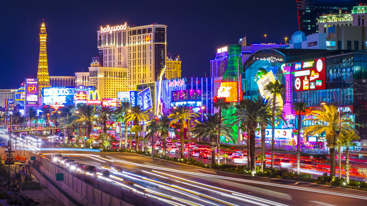 Las Vegas, USA - August 26, 2009: The Riviera Hotel And Casino Is One Of  The First Flashy Hotel Casinos To Open On Las Vegas Boulevard In 1955. Seen  Here Is The