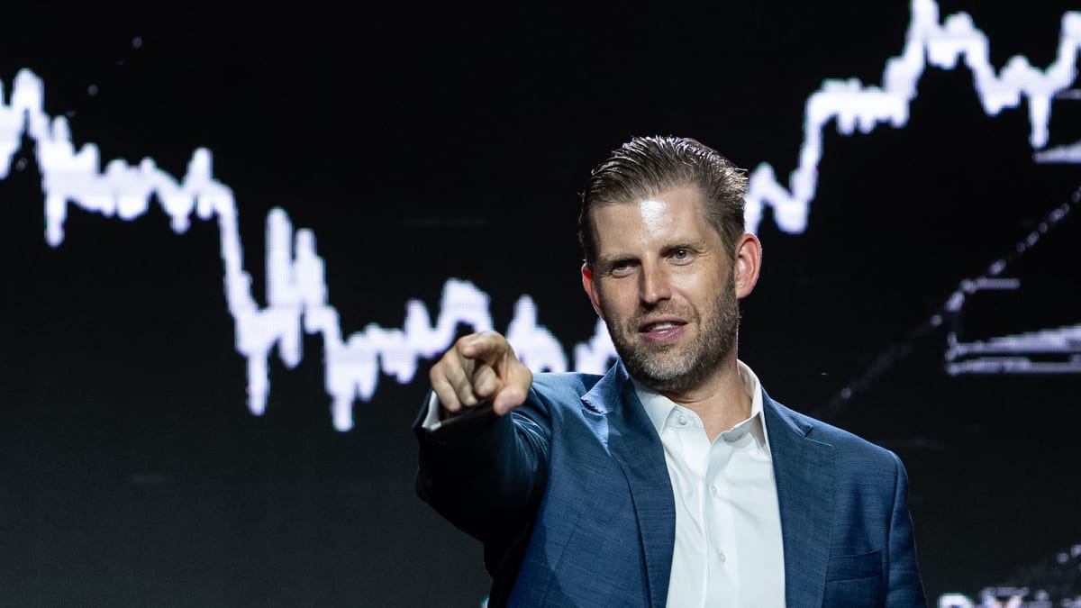 Trump-backed stock halts multiple times after wild 51% crash in 30 minutes  - TheStreet Crypto: Bitcoin and cryptocurrency news, advice, analysis and  more