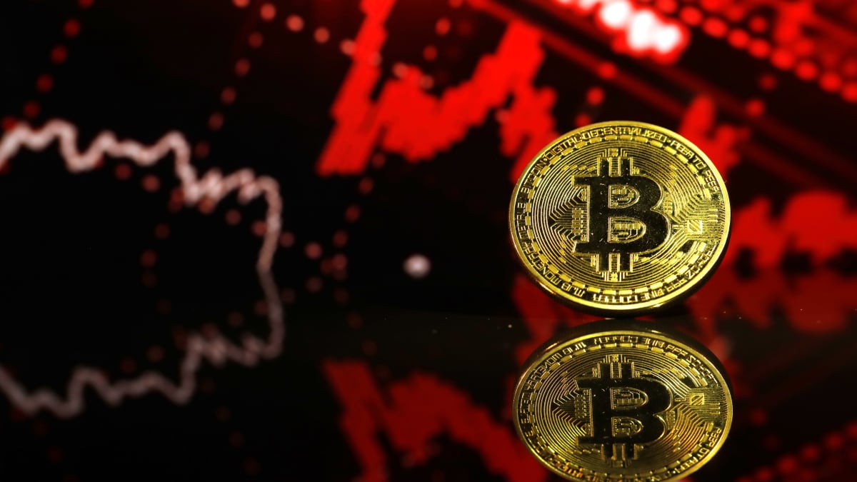 Analyst warns Bitcoin could drop to $10K, as price crashes to $86K -  TheStreet Crypto: Bitcoin and cryptocurrency news, advice, analysis and more
