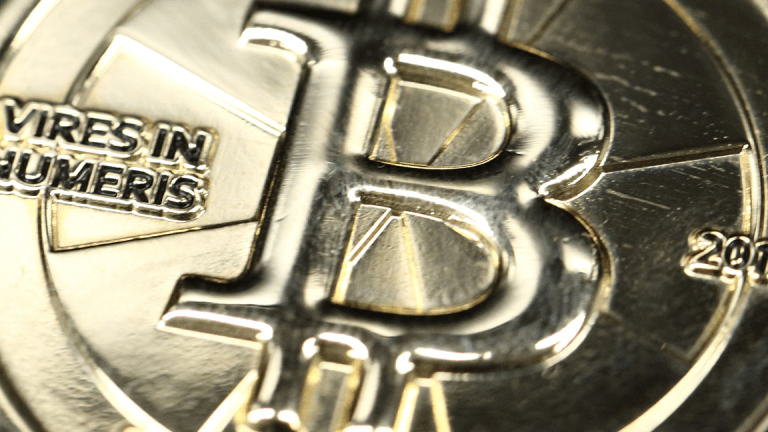 Bitcoin Today: Prices Dip as Opinion Leader Thoughts Diverge