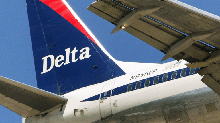 Delta Plunges on Fourth-Quarter Forecast, Fellow Airlines Trade Sharply Lower