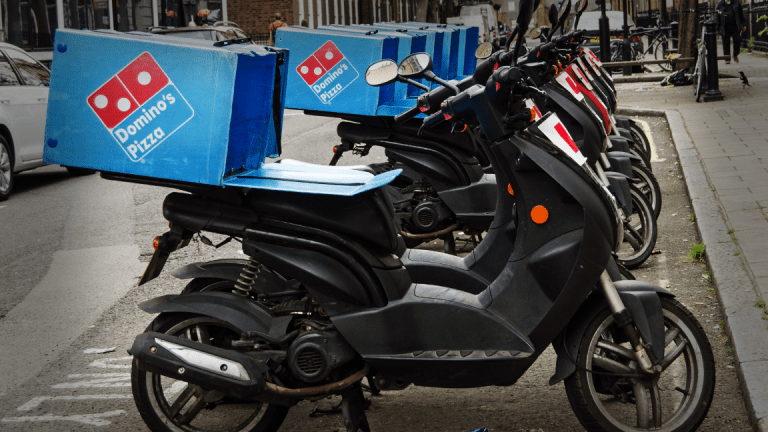 Domino's Keeps Delivery In-House, Reportedly Avoids Use of Third-Party Apps