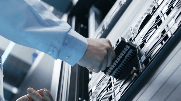 Qualcomm Shares Shrug Off Quarterly Sales Drop