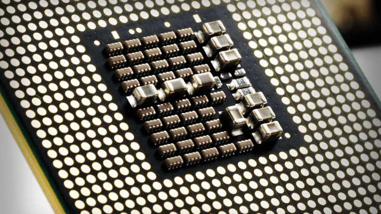 Tale of Two Downgrades: Intel Drops While AMD Rises Following Bearish Notes