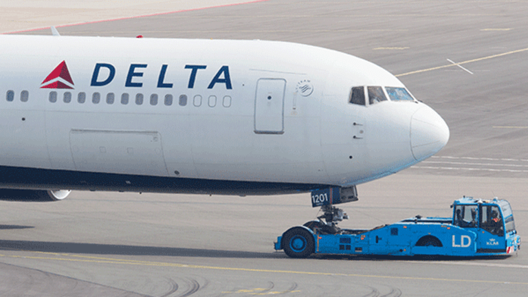 Delta Expects Improvement After Mediocre Earnings, but There's a Better Airline for Investors