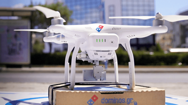 Forget Drones, Domino's to Deliver Pizzas by Robot -- Tech Roundup