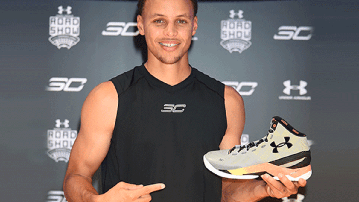 proyector sin Estimado These 5 Simple Photos Show Why Sales of Under Armour's (UA) Stephen Curry  Basketball Sneakers Have Slowed - TheStreet