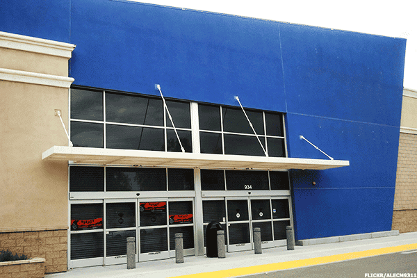 Best Buy's (BBY) Geek Squad Is a Mess According to Customer Reviews,  Opening the Door for Amazon's Entry - TheStreet