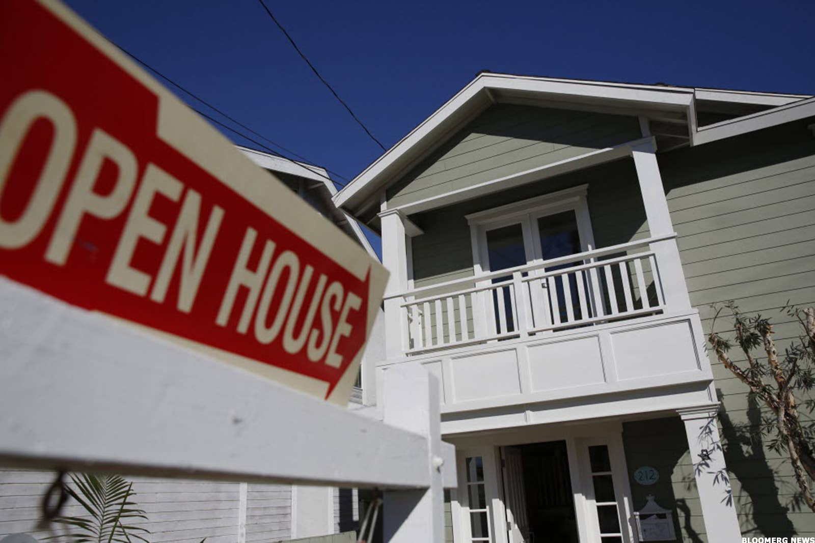 Vacation Homes See Record Sales, But Don't Join in Without Thinking It  Through - TheStreet
