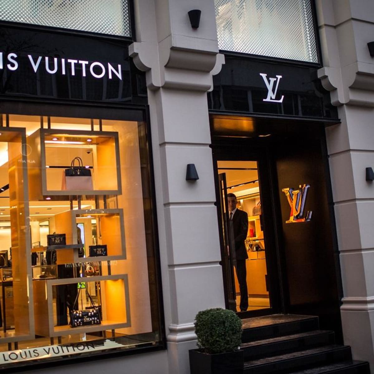 Lvmh Moet Hennessy Louis Vuitton Stock