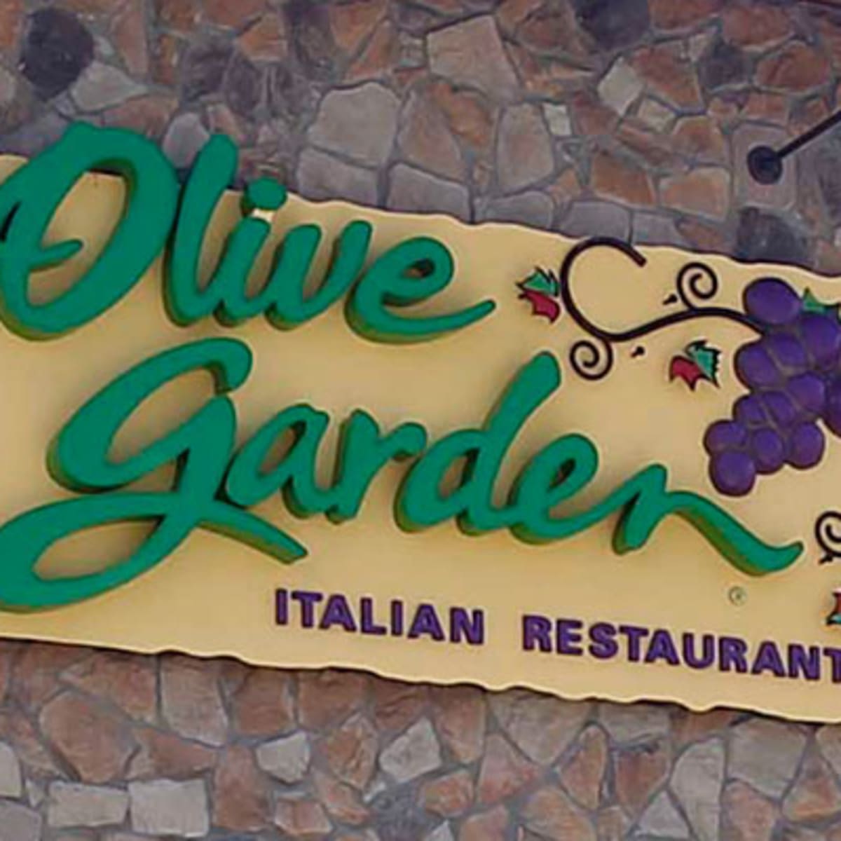Darden S Olive Garden Longhorn Steakhouse Suffer Sales Slump