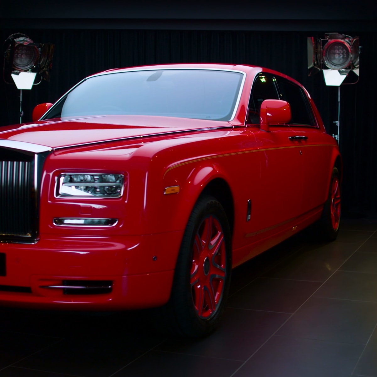 RollsRoyce Phantom Lửa Thiêng có giá gần 25 tỷ đồng sau 8 năm về nước