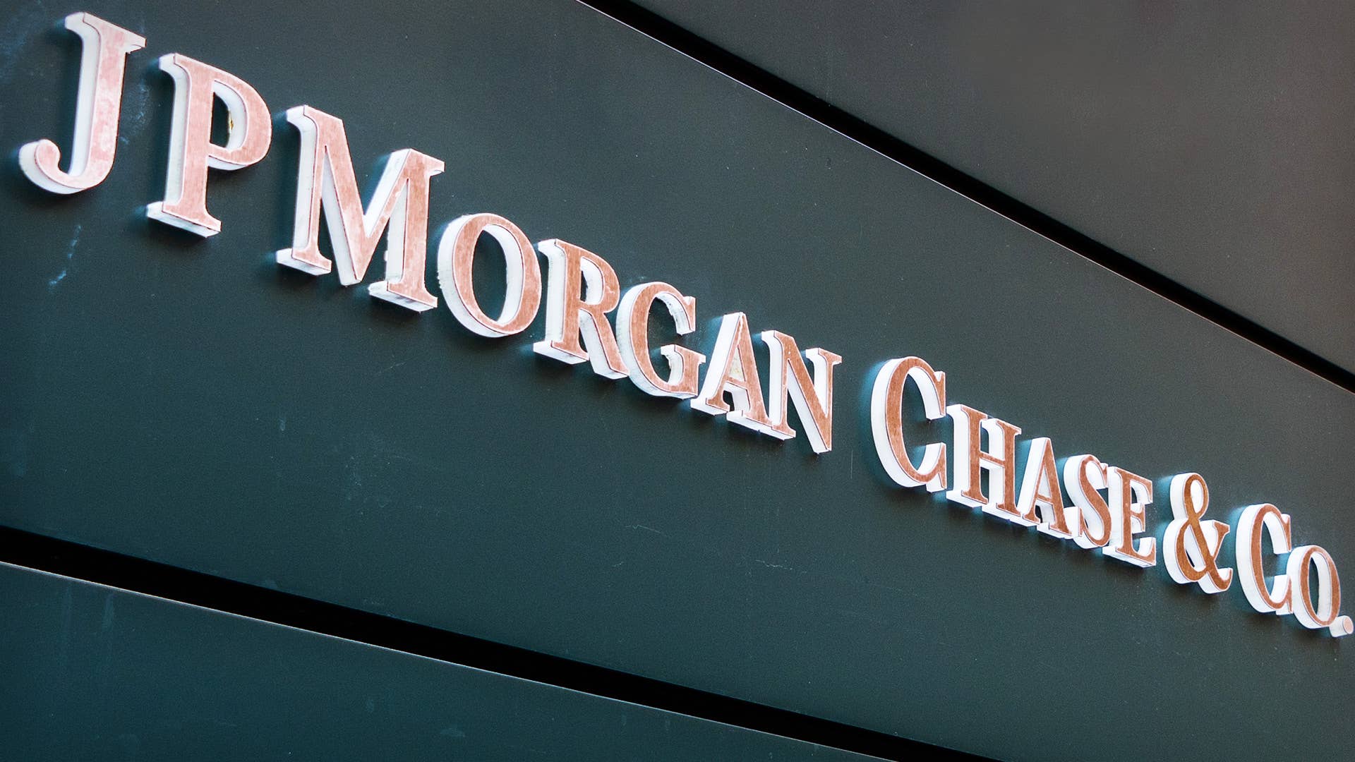 Jpmorgan And Deutsche Bank Named In Money Laundering Report Thestreet