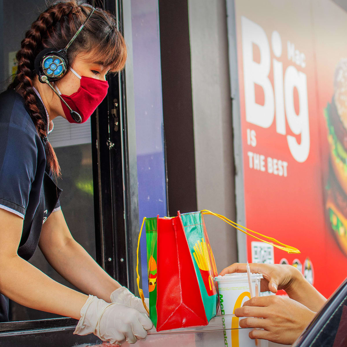 Fast-Food Workers Beg Customers to Mask in Drive-Thru