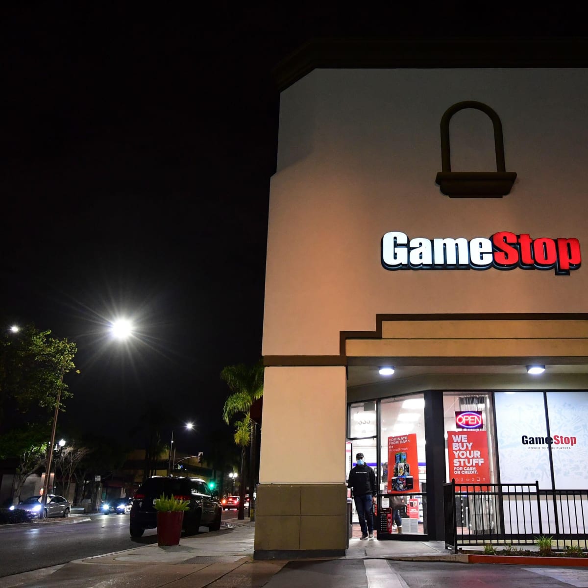 media./i/gamestop/20002367_SCR02?$scre