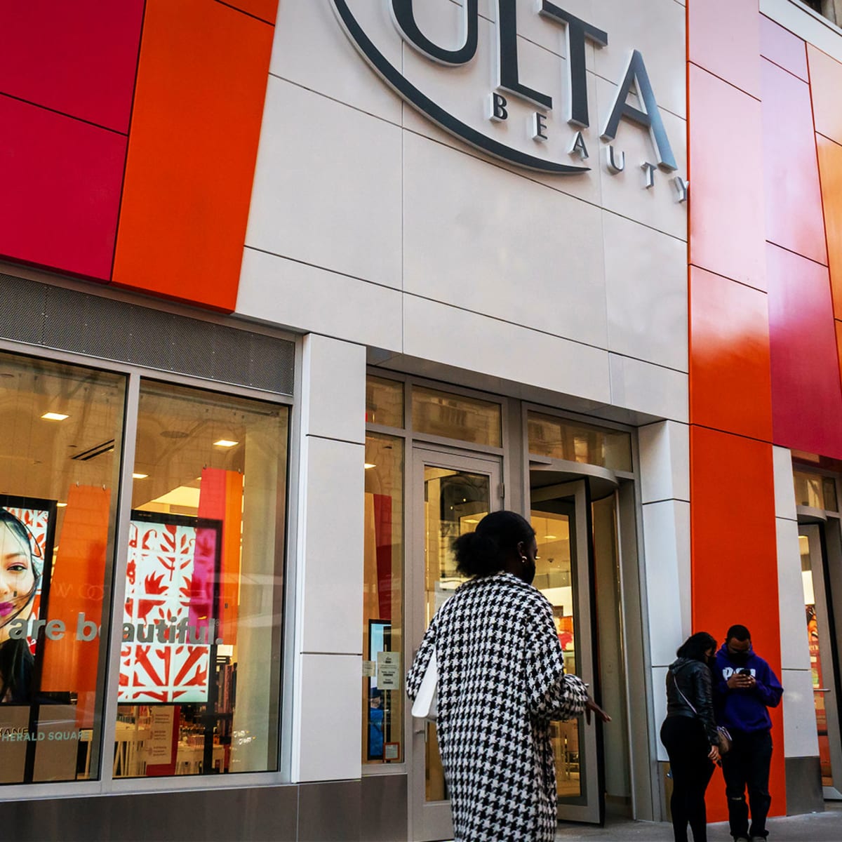Ulta and Sephora Break into the Big Boxes
