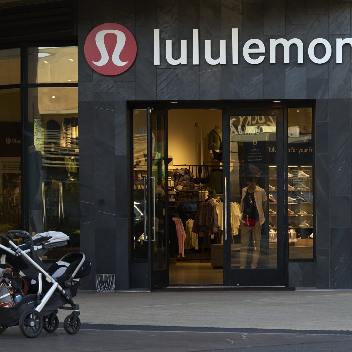 Lululemon accused of an ugly problem that's slowly coming to light -  TheStreet