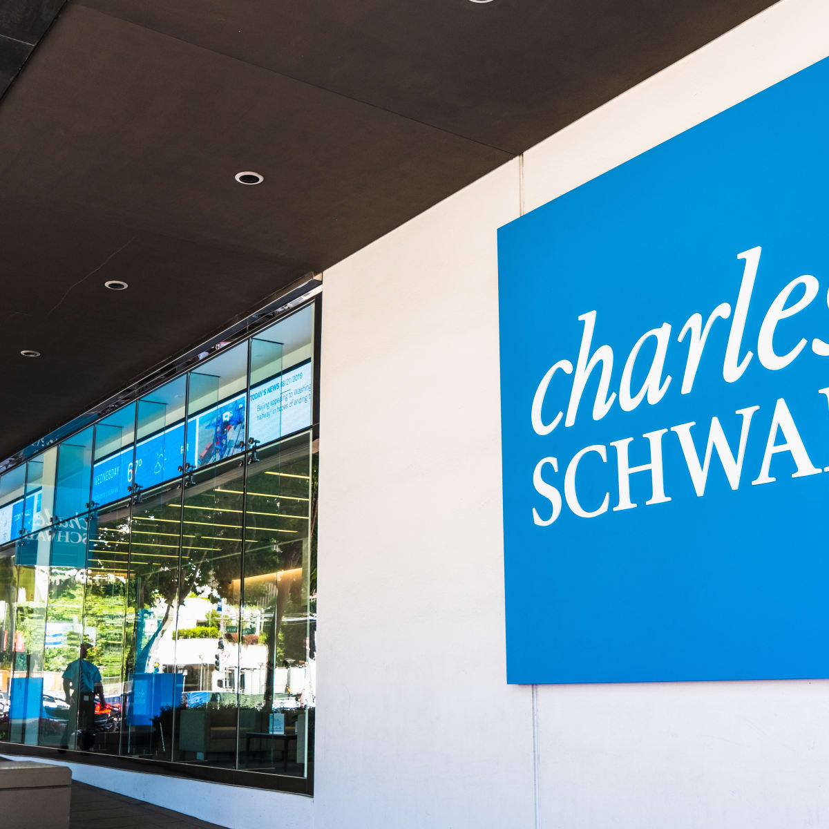 Charles Schwab next in line for bitcoin ETF, analysts predict - TheStreet  Crypto: Bitcoin and cryptocurrency news, advice, analysis and more