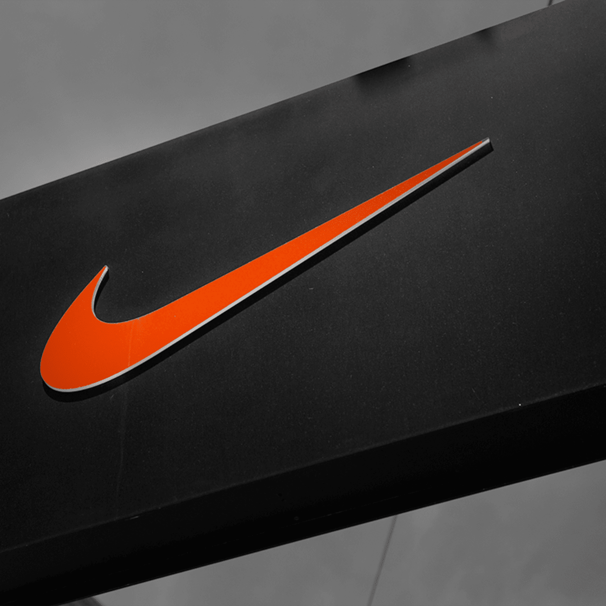 nike shares fall