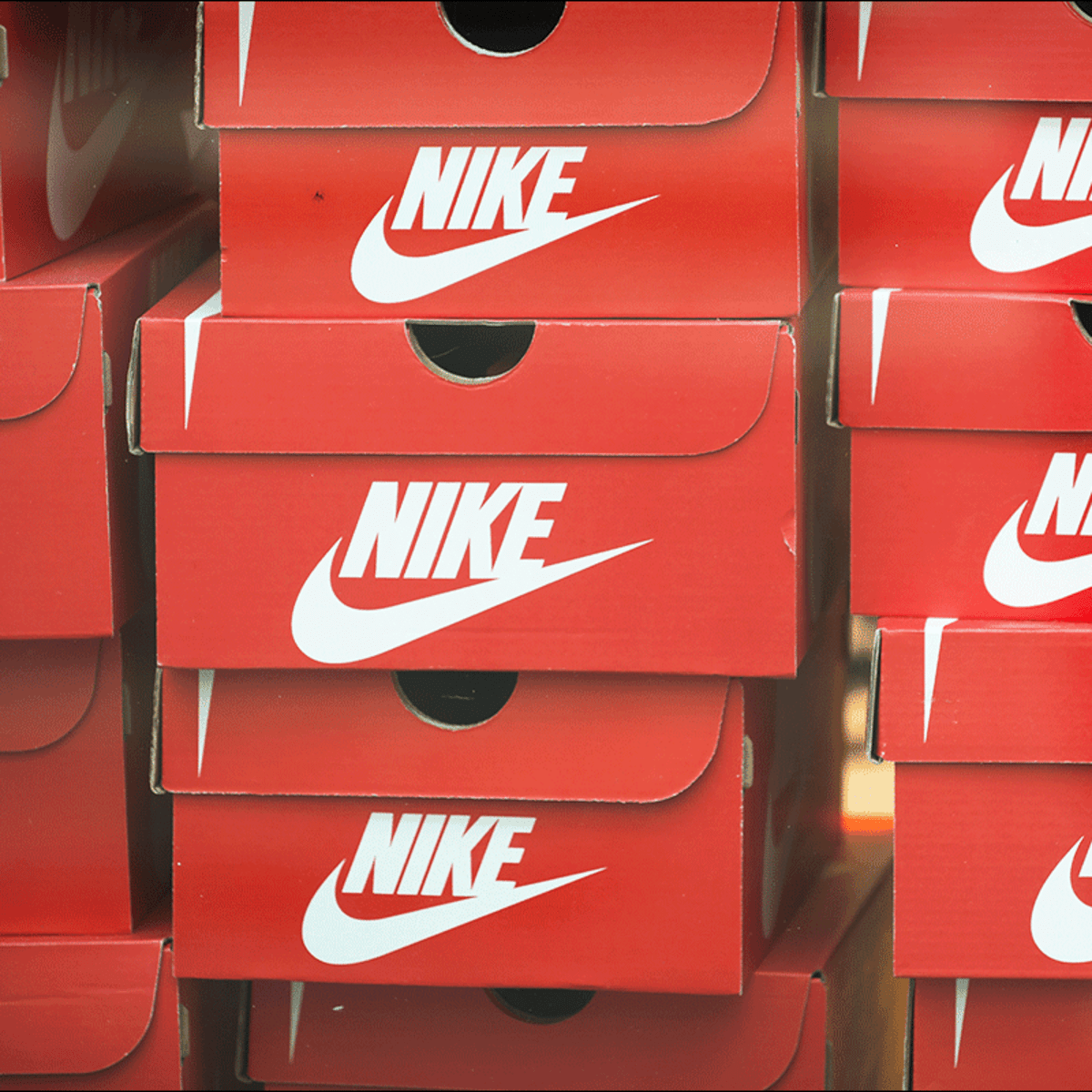 Anemoon vis Niet ingewikkeld Celsius Nike Shares Bounce on BAML Upgrade, Price Target Increase on Brand  Potential - TheStreet