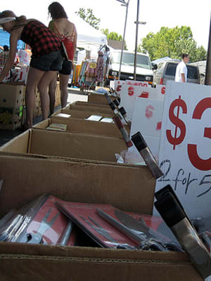 We’ve all encountered knockoff products on the street, usually being hawked by overzealous salespeople. Sometimes a knockoff can be a decent way of getting your dream product for less … if you know up front that it’s a fake. But if not, it’s just a waste of your money. Photo Credit: back_garage