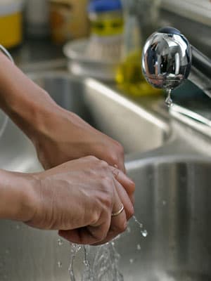 A thorough spring cleaning is a daunting event, especially when you’d much rather be snoozing on the couch, so if you take no pleasure from clearing out all of your clutter and cleaning up messes, there are a few easy approaches. And we don’t mean shoving everything into a closet when guests are at the door. Photo Credits: Todd Baker