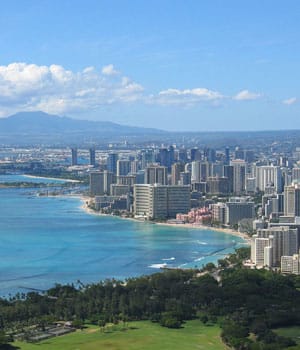 Hoteliers struggling to fill rooms have been dropping rates nationwide, which means deals for vacationers on a budget. And since the price of a hotel room can often be the most expensive part of a vacation, lower rates could mean the difference between a staycation and a vacation. According to Hotels.com, the deals are driving travelers to a number of popular U.S. cities wherewhere average hotel room rates fell significantly between 2009 and 2008.&nbsp;Here's a list of some of the most popular travel destinations in the U.S., along with the average price of a hotel room there. Photo Credit: skyseeker