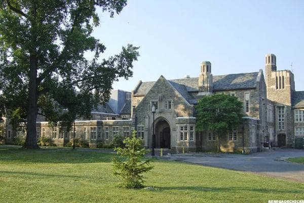 Rye, NYAcademics Grade: A+Parent/Student Surveys on Overall Experience: 4.3 out of 5Student Culture &amp; Diversity Grade: C+Resources &amp; Facilities Grade: A+Westchester County has long been a desirable place to live and raise children-close enough to Manhattan to easily commute, but far enough away to catch a breather and actually have a lawn. Rye High School enrolls nearly 1,000 students and is ranked fourth in the state overall. Plus, it scores an A+ in several major areas, according to Niche.com, including the all-important Academics category.