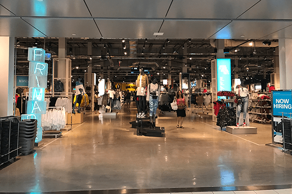 Although possibly appearing at first glance a tad overwhelming [nothing out of the ordinary for fast-fashion retailers, just take a look at any giant Forever 21 store], the store looks intriguing. Let's go in.