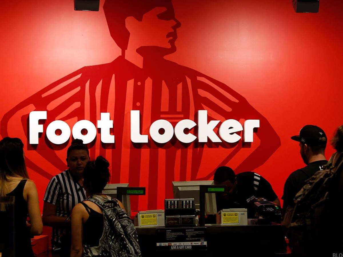 Foot Locker Third Quarter 2023 Earnings: Revenues Beat Expectations, EPS  Lags - Simply Wall St News