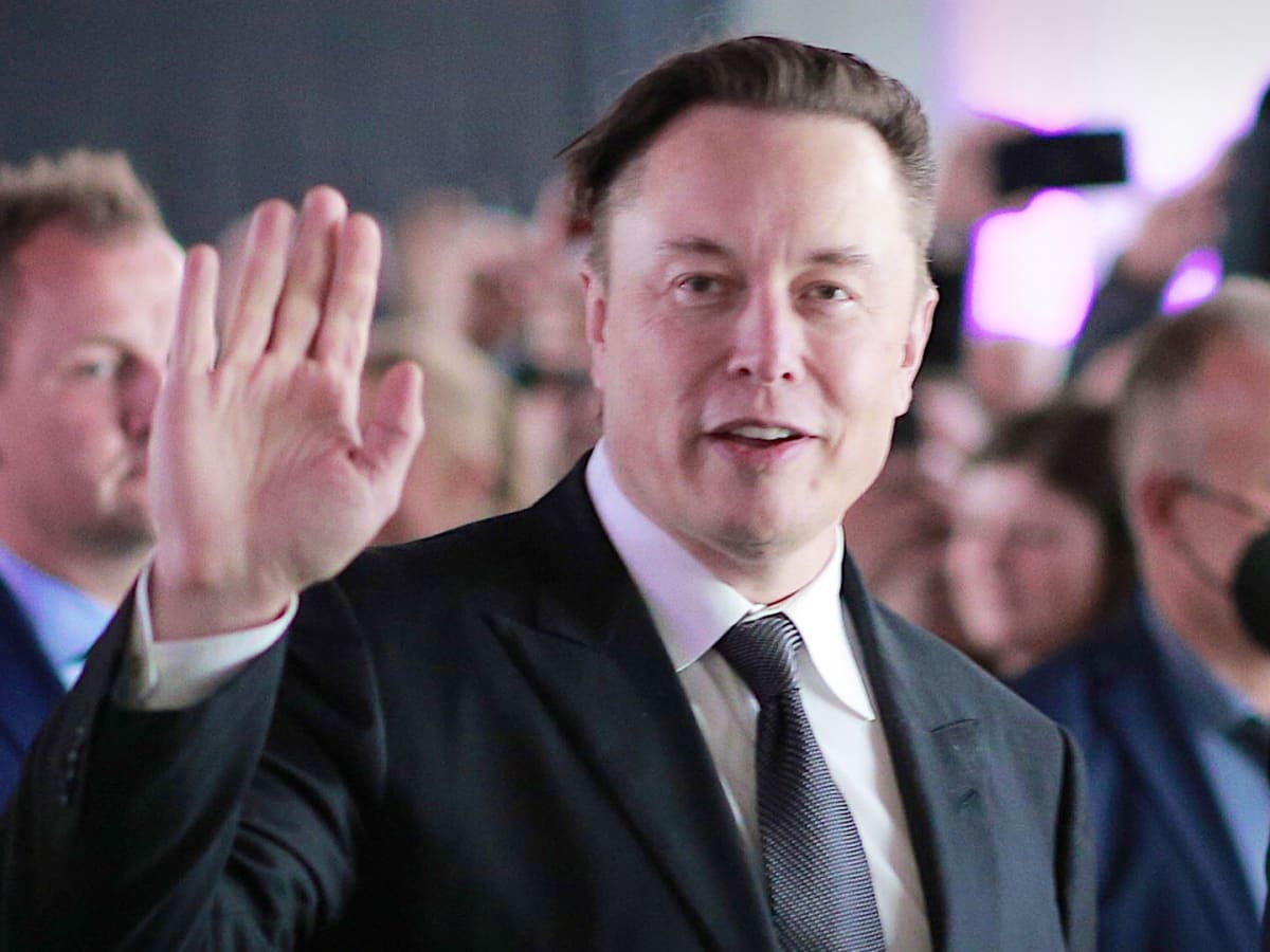 Elon Musk passes Jeff Bezos to become the richest person on Earth - The  Verge