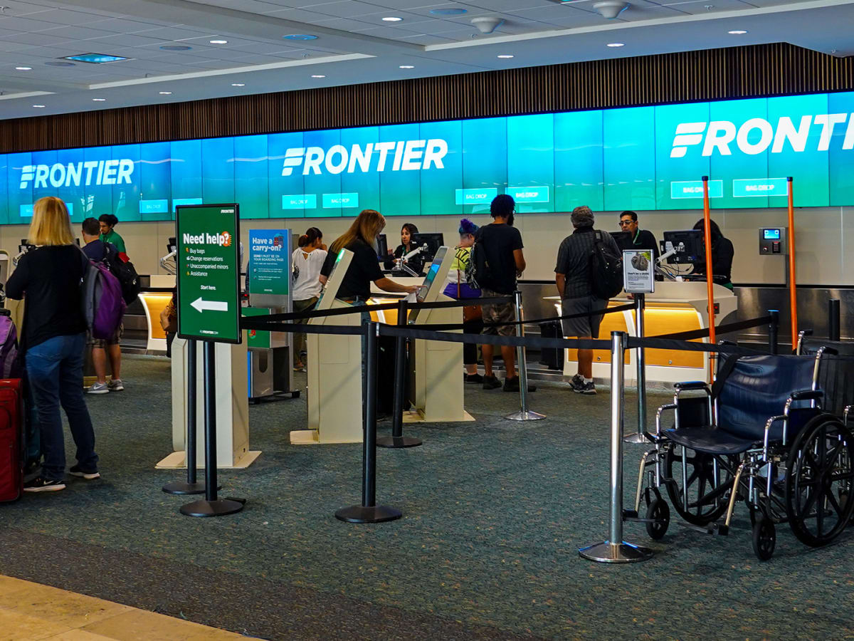 Video Shows Frontier Airlines Making Customers Pay for Free Bags