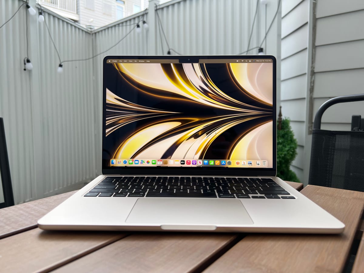 Apple MacBook Air 13 (2022) Review 