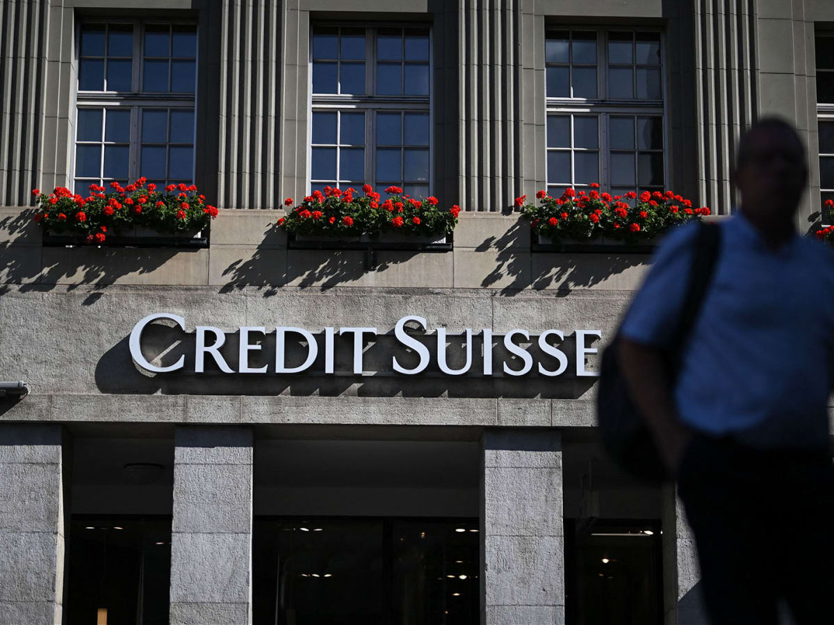 Banqueiros do Credit Suisse lutam para manter empregos no UBS, dizem fontes, Empresas