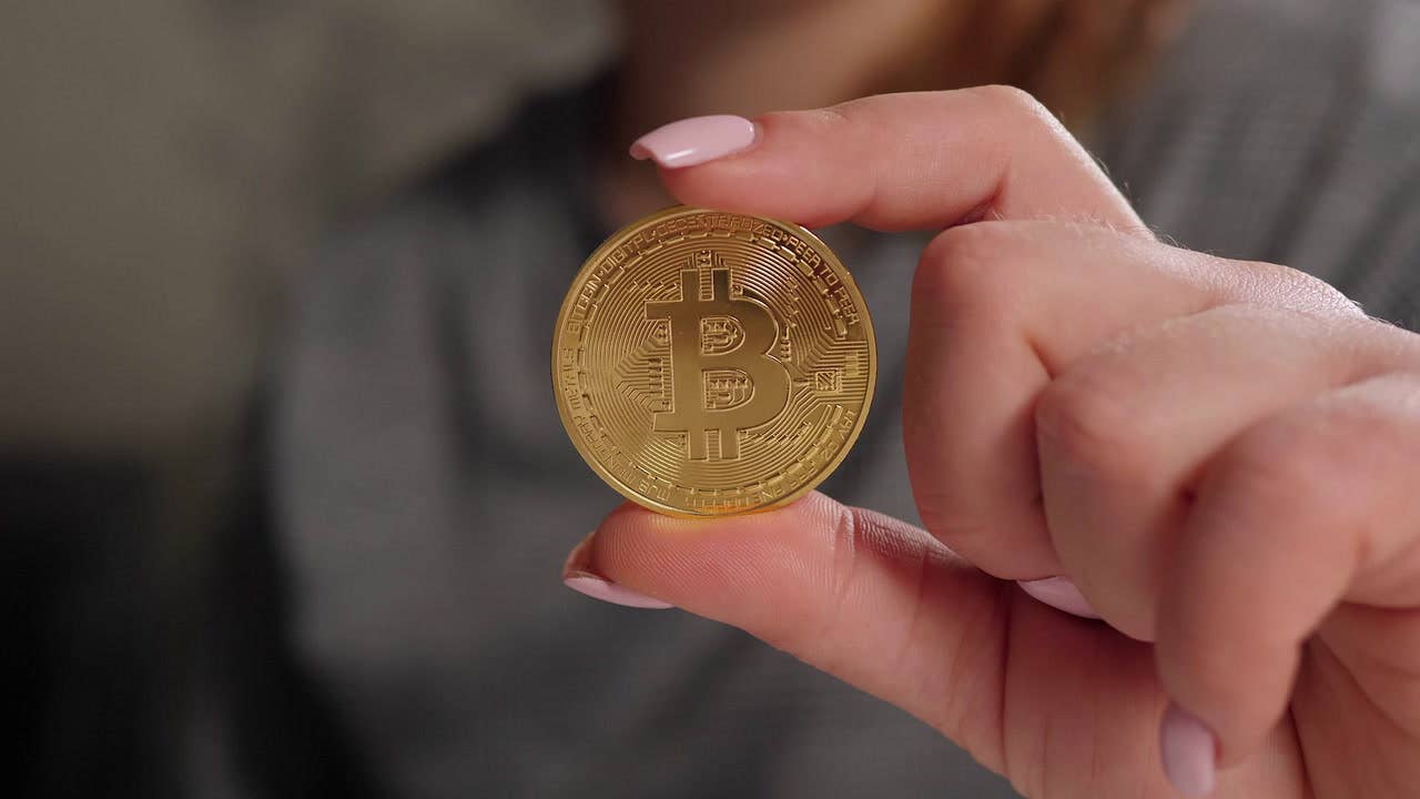 23-10-31 BTC vs Gold - Aaron Arnold & Phillip Patrick pt 7