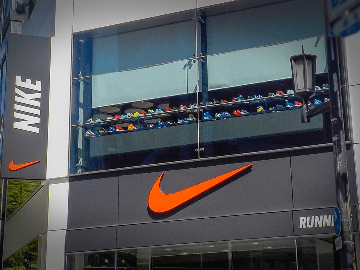 nike earnings estimates