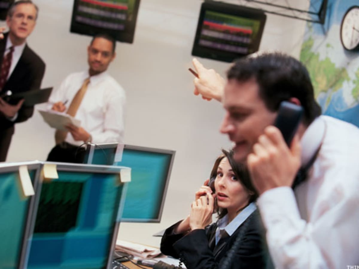 Monday s Ex Dividends To Watch ROYT DL FEI TheStreet