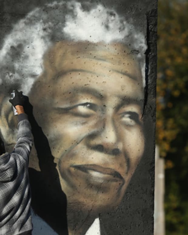 Nelson Mandela Dies and the Whole World Weeps