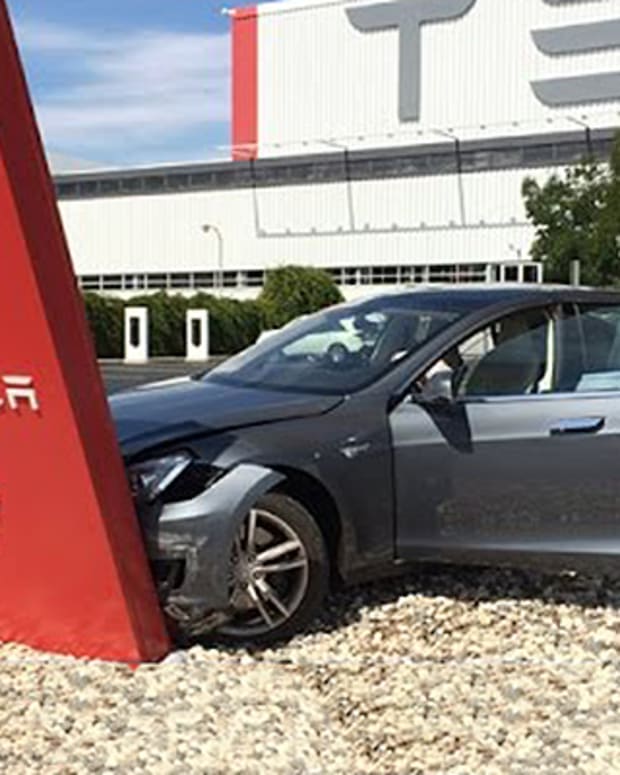 Goldman Sachs Sees Tesla Crashing 28%; Jim Cramer Comments