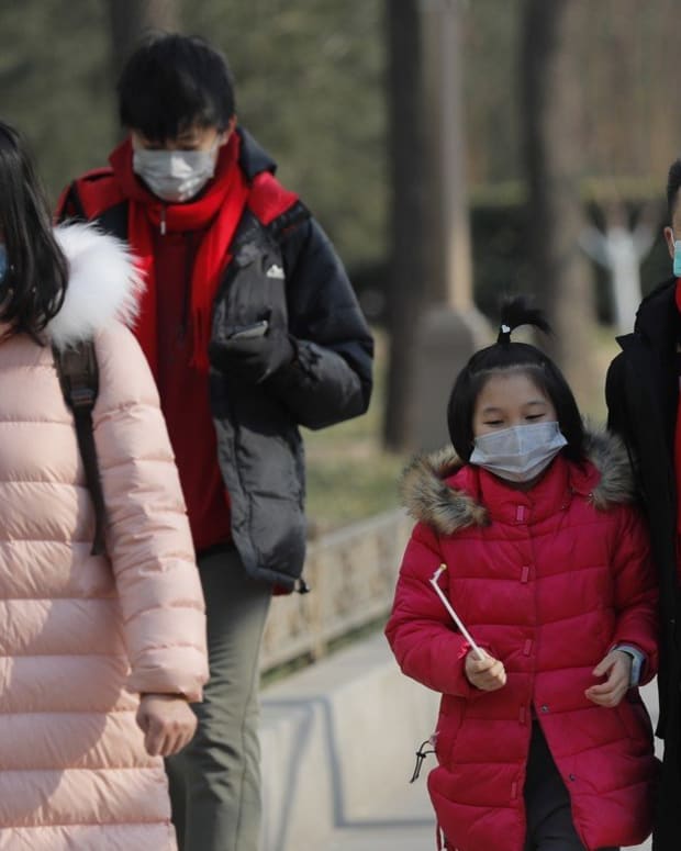 Chinese people wear masks in Beijing, China, 22 January 2020. Photo: EPA-EFE