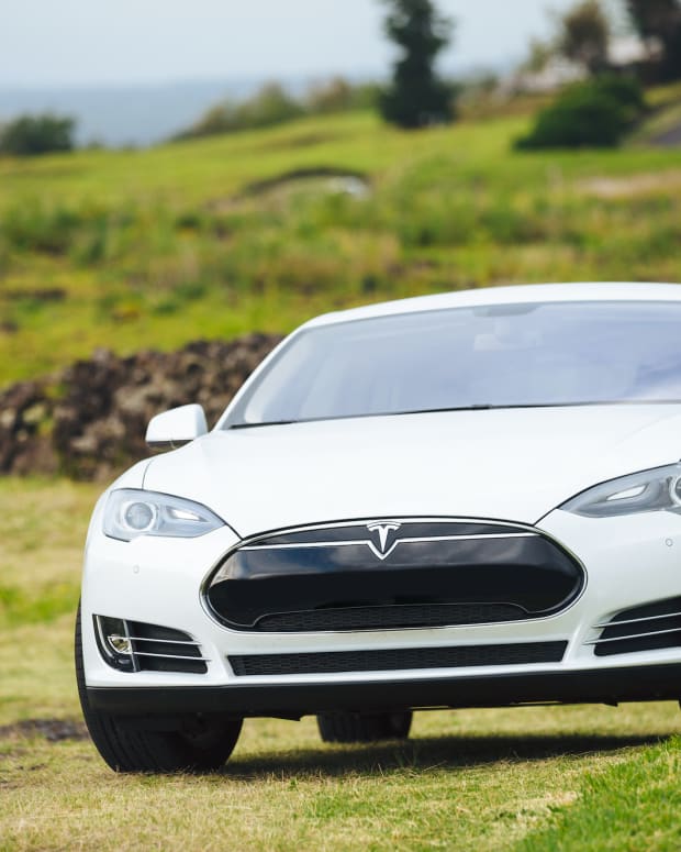 16 tesla model S 2014 shutterstock