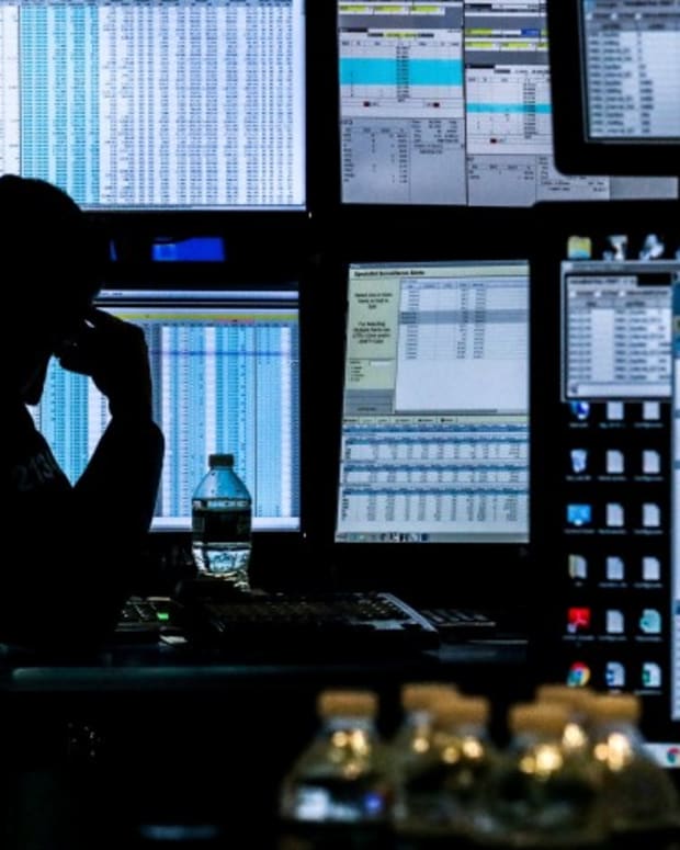 Hong Kong Stocks Surrender Gains As Tech Rally Fizzles Out Before Xiaomi, Kuaishou Report Earnings