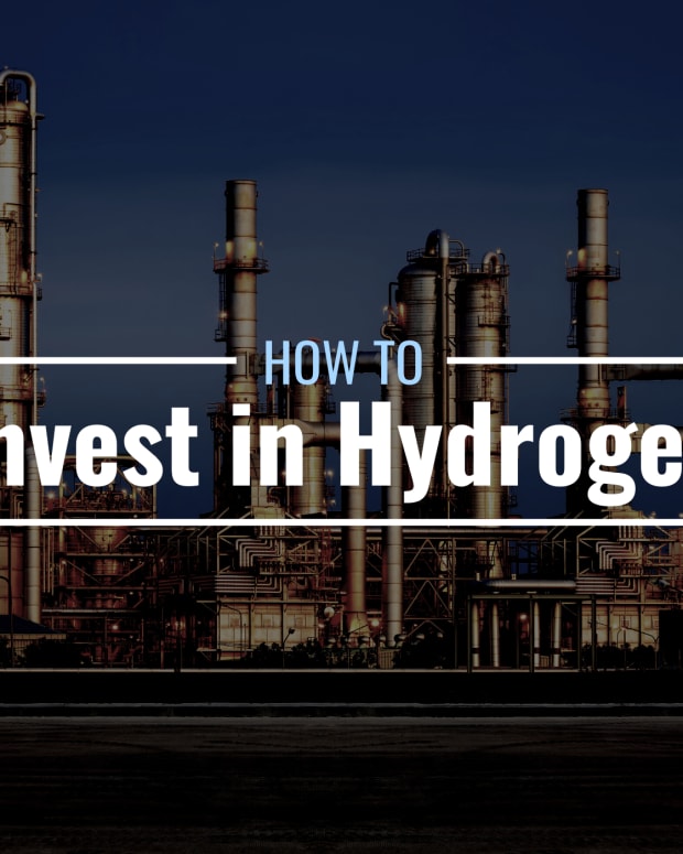 Photo of oil refineries with text overlay that reads "How to Invest in Hydrogen"