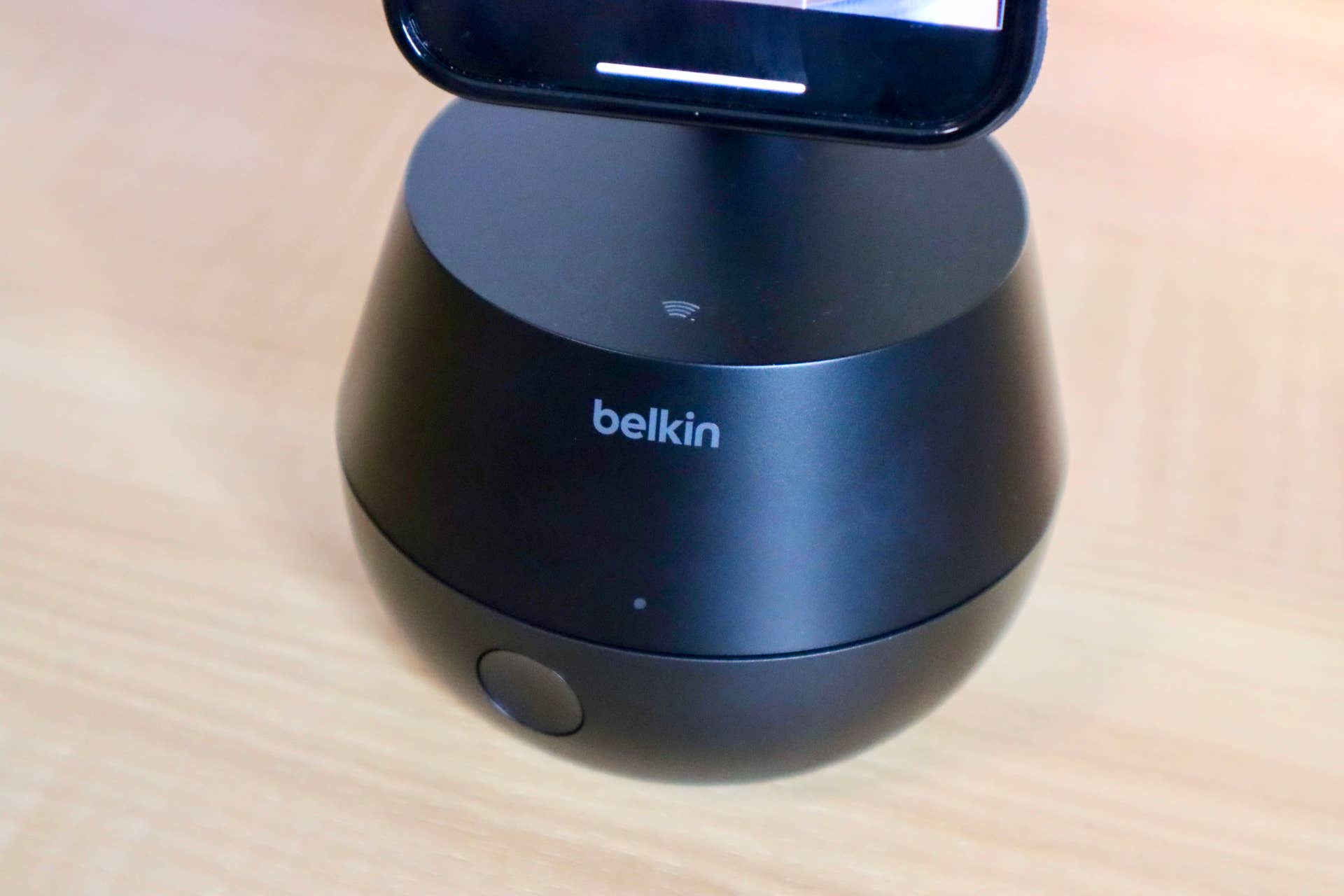 スマホアクセサリー belkin Auto Tracking Stand Pro Belkin Auto-Tracking Stand Pro with DockKit | Shop Now