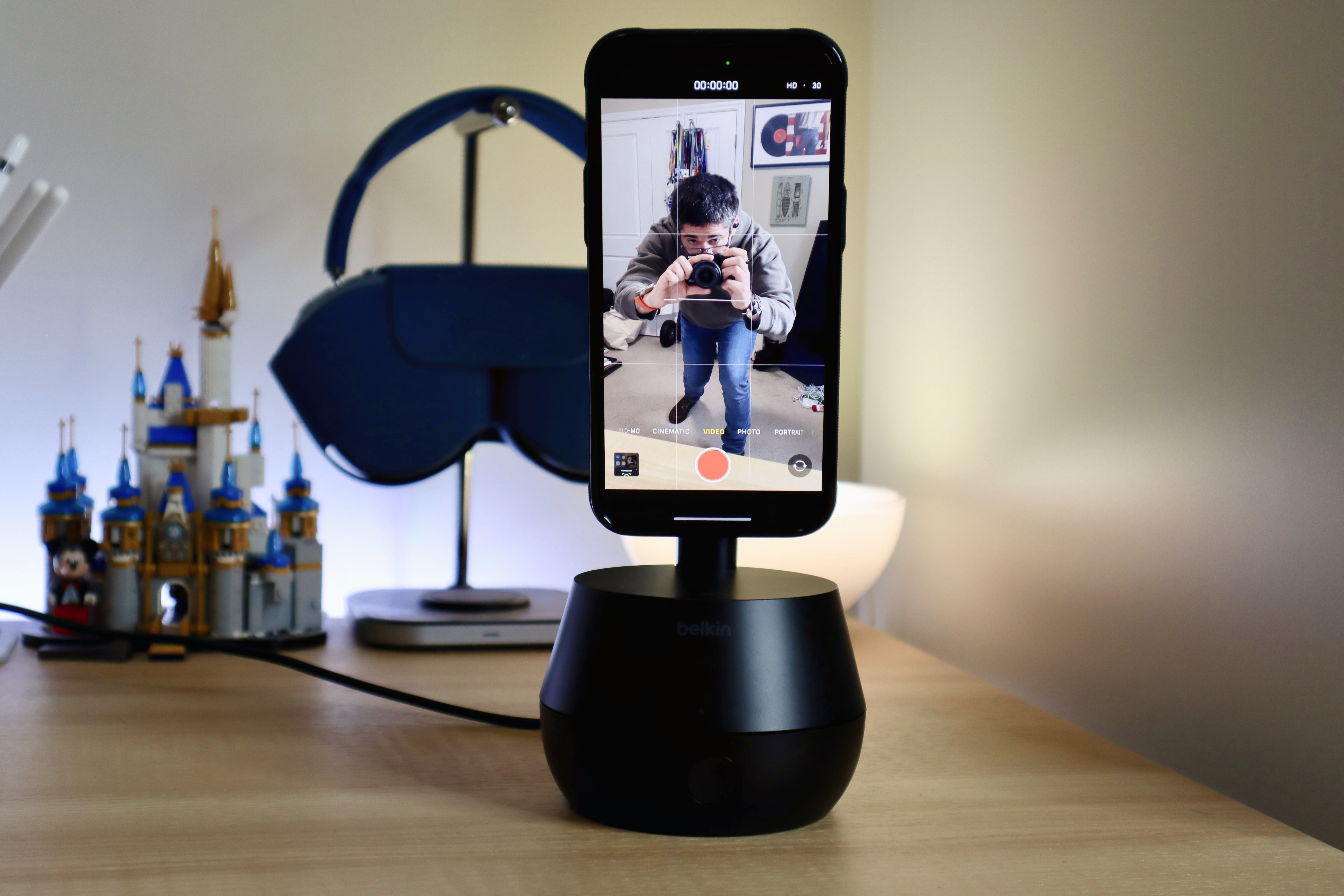 Belkin Auto-Tracking Stand Pro review - TheStreet
