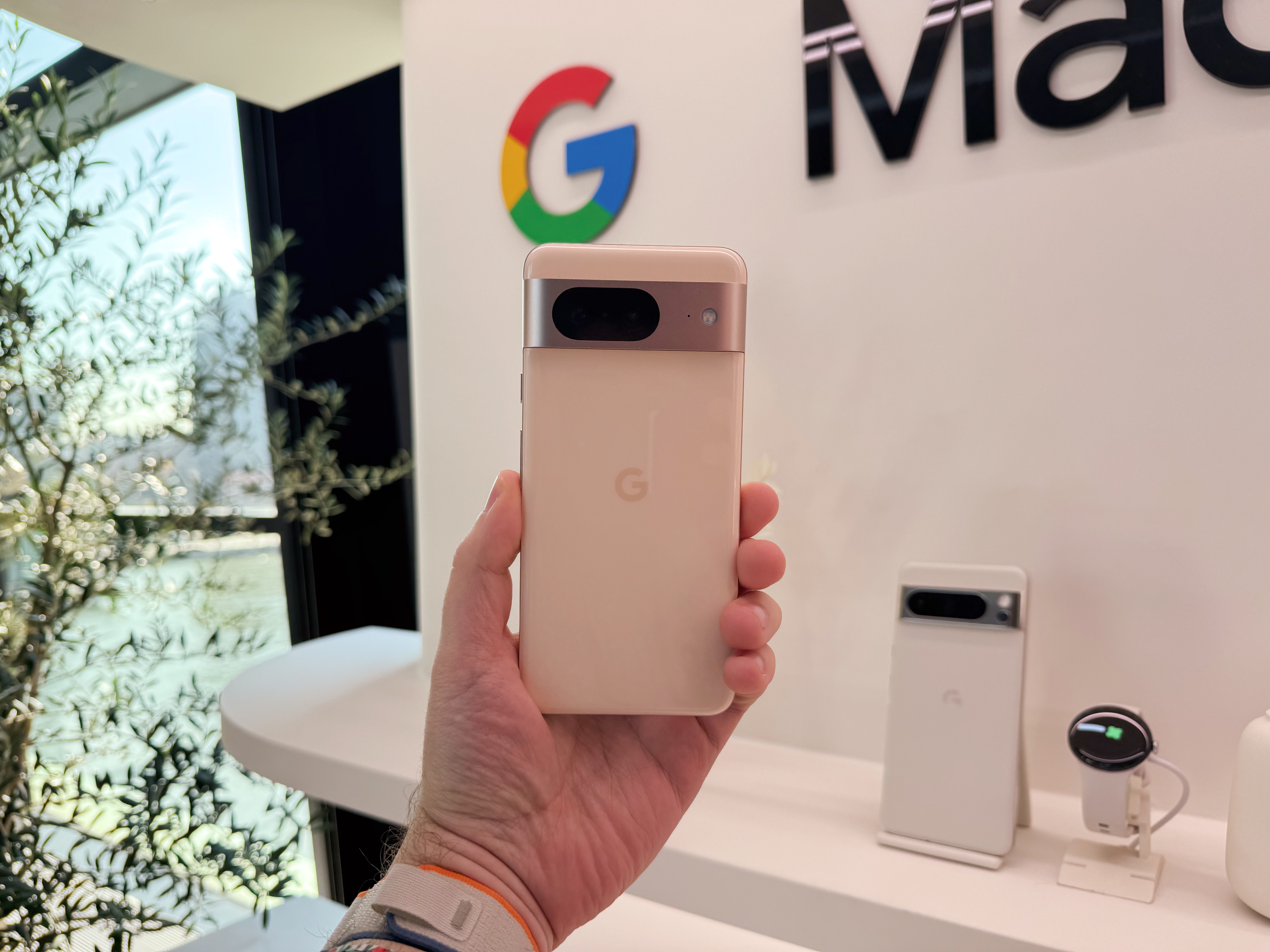 google-pixel-8-in-rose.jpg