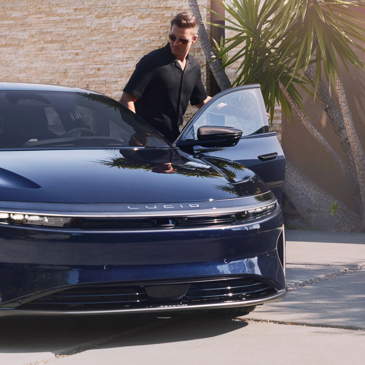 Analysts turn bearish on Lucid, bullish on other Tesla rival - TheStreet